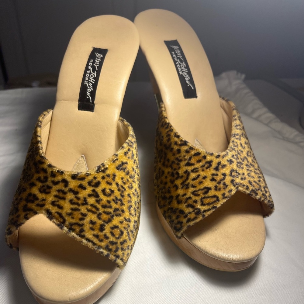 Betsy Johnson mule